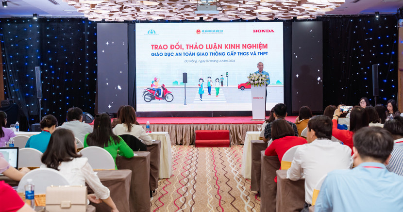 Các giáo viên và đại diện các Sở GD&amp;ĐT đã cùng tham dự Hội thảo và chia sẻ kinh nghiệm, phương pháp giảng dạy ATGT