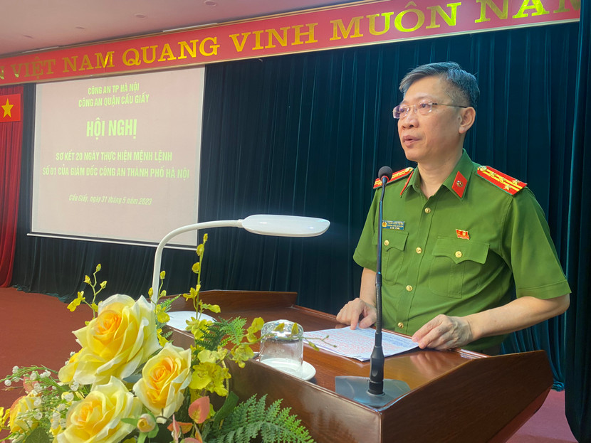Đại tá Thành Kiên Trung - Trưởng Công an quận Cầu Giấy nói lời "gan ruột" với toàn lực lượng CSKV về những khó khăn, vất vả cũng như rút kinh nghiệm trong triển khai Mệnh lệnh 01 Đại tá Thành Kiên Trung - Trưởng Công an quận Cầu Giấy nói lời "gan ruột" với toàn lực lượng CSKV về những khó khăn, vất vả cũng như rút kinh nghiệm trong triển khai Mệnh lệnh 01