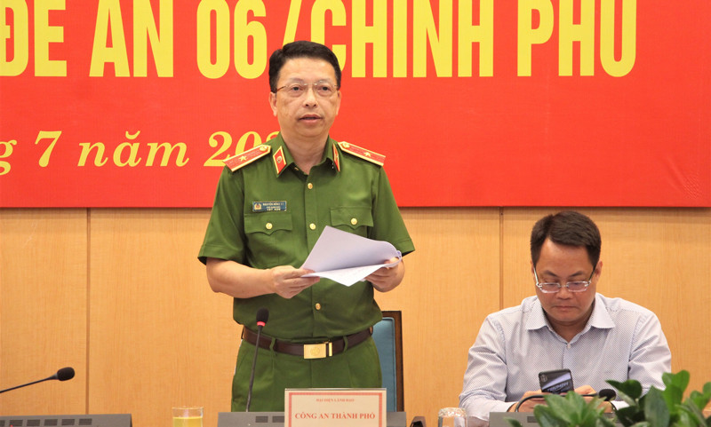 Thiếu tướng Nguyễn Hồng Ky, Phó Giám đốc CATP Hà Nội báo cáo tiến độ thực hiện Đề án 06 của Chính phủ tại TP Hà Nội