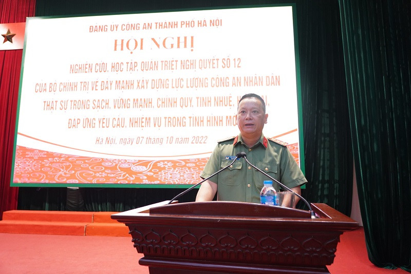 Đại tá Phạm Thanh Hùng, Phó Giám đốc CATP Hà Nội phát biểu tại Hội nghị phổ biến, quán triệt Nghị quyết số 12 của Bộ Chính trị và Chỉ thị số 04 của Bộ Công an