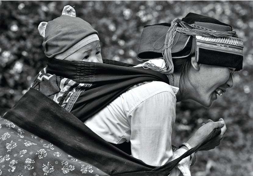 Nụ cười của người phụ nữ vùng cao Nụ cười của người phụ nữ vùng cao