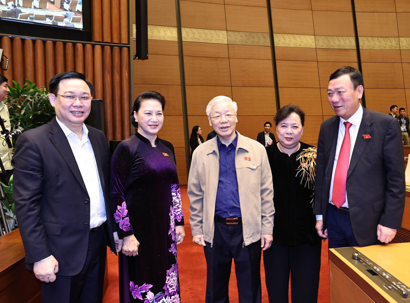 Tổng Bí thư - Chủ tịch nước Nguyễn Phú Trọng; Chủ tịch Quốc hội Nguyễn Thị Kim Ngân; Bí thư Thành ủy Hà Nội Vương Đình Huệ với các đại biểu Quốc hội dự phiên thảo luận về các báo cáo công tác nhiệm kỳ 2016 - 2021 của Chủ tịch nước, Chính phủ