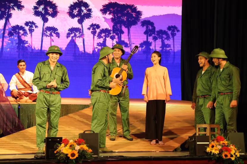 Một cảnh trong vở "Bên dòng Long Khốt" - vở khai mạc Liên hoan. Ảnh: BTC.