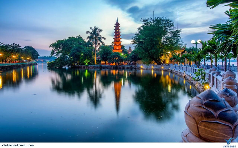 Hà Nội cần chú trọng tạo nên các sản phẩm du lịch độc đáo về văn hóa, tâm linh, lịch sử, khám phá; hay các sản phẩm du lịch gắn kết với nông nghiệp, hệ thống làng nghề, phố nghề, mua sắm; hoặc sản phẩm du lịch ban đêm