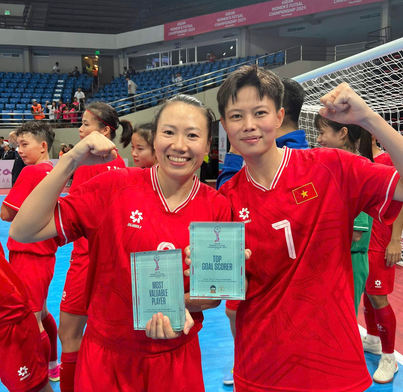 Phương Anh và Thanh Hằng nhận giải cá nhân