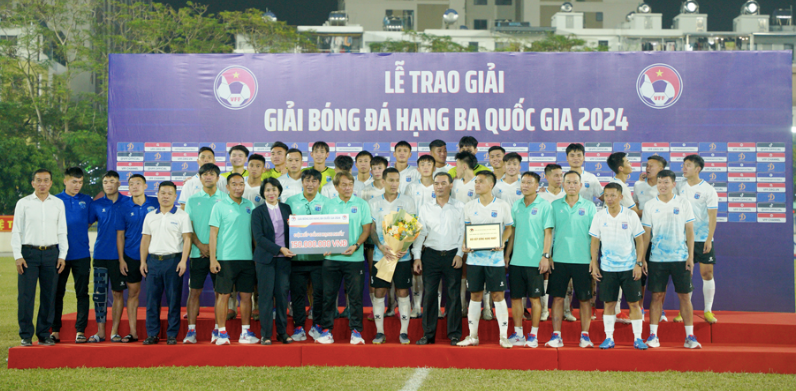 CLB Quảng Ninh đồng hạng nhất, giành quyền lên chơi giải hạng Nhì quốc gia 2025 CLB Quảng Ninh đồng hạng nhất, giành quyền lên chơi giải hạng Nhì quốc gia 2025