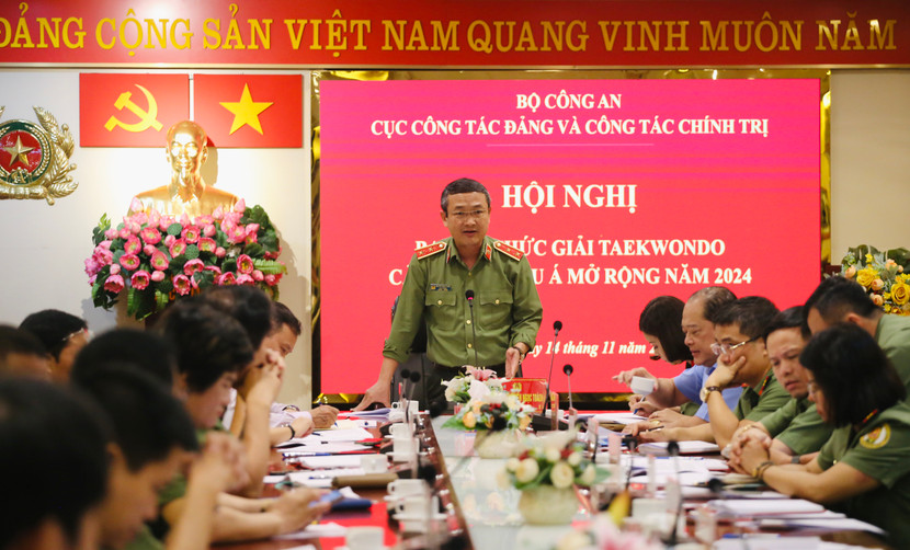 Trung tướng Nguyễn Ngọc Toàn - Cục trưởng Công tác Đảng và công tác chính trị, Trưởng ban tổ chức phát biểu tại cuộc họp ban tổ chức giải, sáng 14-11