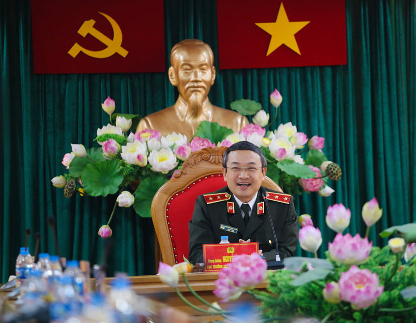 Trung tướng Nguyễn Ngọc Toàn - Cục trưởng Công tác Đảng và công tác chính trị Bộ Công an, Trưởng ban tổ chức, giải đáp các câu hỏi và bày tỏ mong muốn các cơ quan thông tấn, báo chí đồng hành cùng ban tổ chức trong việc lan toả hình ảnh, giá trị của giải đấu Trung tướng Nguyễn Ngọc Toàn - Cục trưởng Công tác Đảng và công tác chính trị Bộ Công an, Trưởng ban tổ chức, giải đáp các câu hỏi và bày tỏ mong muốn các cơ quan thông tấn, báo chí đồng hành cùng ban tổ chức trong việc lan toả hình ảnh, giá trị của giải đấu