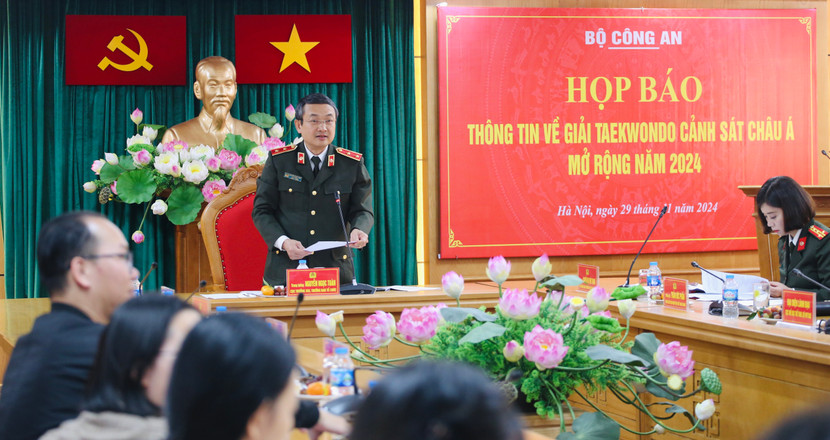 Trung tướng Nguyễn Ngọc Toàn - Cục trưởng Công tác Đảng và công tác chính trị Bộ Công an, Trưởng ban tổ chức, chủ trì họp báo Giải Taekwondo Cảnh sát các nước châu Á mở rộng năm 2024 Trung tướng Nguyễn Ngọc Toàn - Cục trưởng Công tác Đảng và công tác chính trị Bộ Công an, Trưởng ban tổ chức, chủ trì họp báo Giải Taekwondo Cảnh sát các nước châu Á mở rộng năm 2024