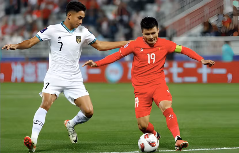 Trận thua Indonesia 0-1 khiến Việt Nam (áo đỏ) bị loại sớm một vòng đấu tại Asian Cup 2023