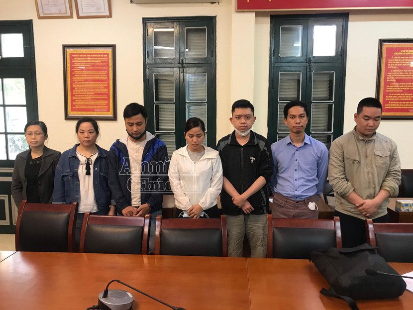 Cơ quan CSĐT - CATP Hà Nội đã ra Lệnh bắt khẩn cấp 7 đối tượng trong đường dây "tín dụng đen" xuyên quốc gia Cơ quan CSĐT - CATP Hà Nội đã ra Lệnh bắt khẩn cấp 7 đối tượng trong đường dây "tín dụng đen" xuyên quốc gia