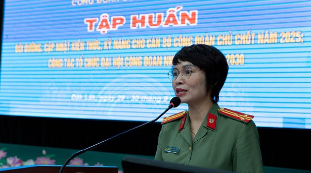 Thượng tá Công Thanh Thảo phát biểu tại hội nghị