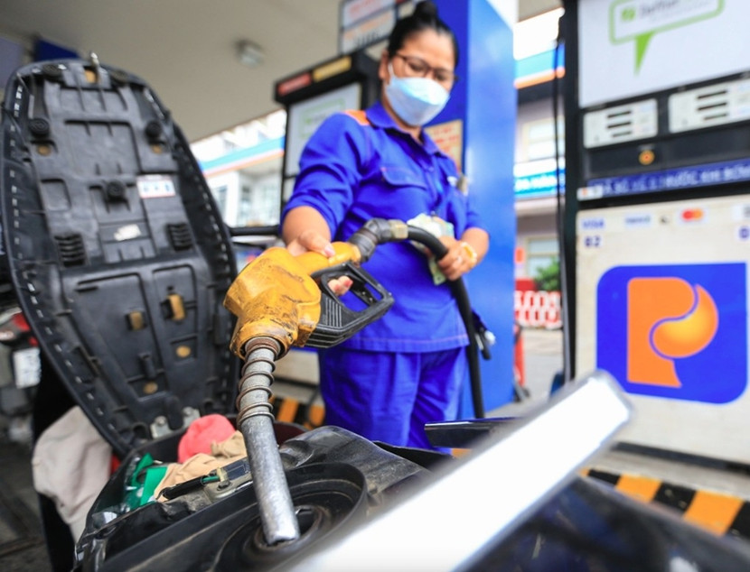 Giá xăng giảm mạnh từ chiều nay