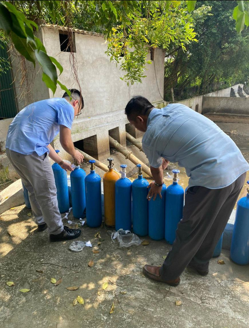 Lực lượng chức năng thu giữ nhiều bình "khí cười" các loại Lực lượng chức năng thu giữ nhiều bình "khí cười" các loại