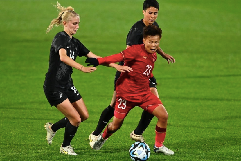 Tuyển Việt Nam thua kém về thể hình, vất vả chống đỡ các pha tấn công của New Zealand Tuyển Việt Nam thua kém về thể hình, vất vả chống đỡ các pha tấn công của New Zealand