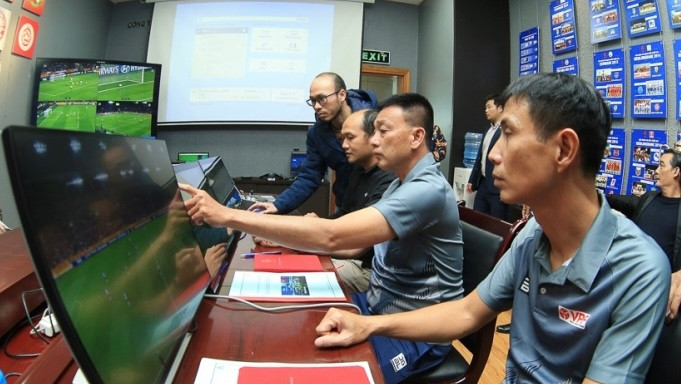 VAR xuất hiện giúp nâng tầm và chất lượng V-League VAR xuất hiện giúp nâng tầm và chất lượng V-League