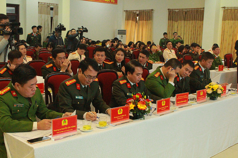 Ban giám khảo làm việc trên tinh thần trách nhiệm, công tâm, khách quan Ban giám khảo làm việc trên tinh thần trách nhiệm, công tâm, khách quan