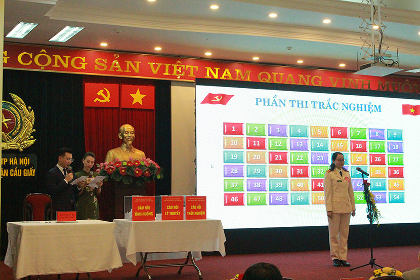 Các thí sinh trải qua 4 phần thi Các thí sinh trải qua 4 phần thi