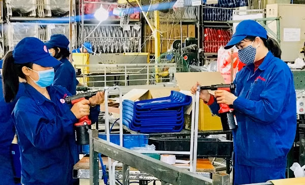 Dự báo mới đưa ra các kịch bản tăng trưởng GDP thấp hơn trước đó