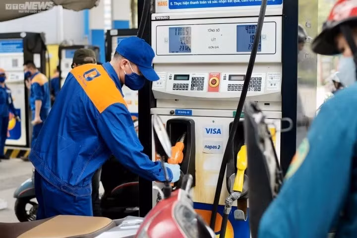 Giá xăng dầu vẫn dao động nhẹ