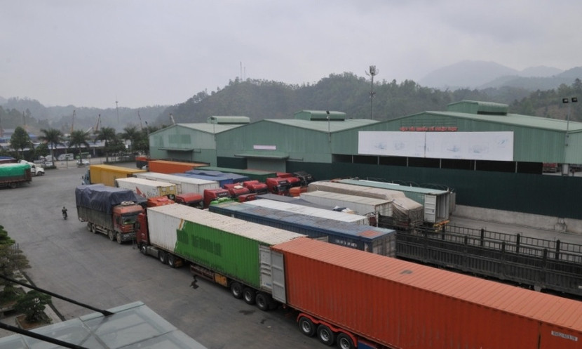 Hàng hóa tập kết tại khu vực cửa khẩu tỉnh Lạng Sơn