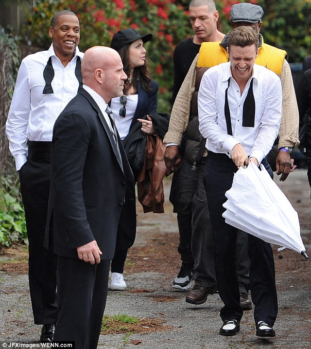 Justin Timberlake “vui vẻ” che mưa cho ông hoàng nhạc hip-hop Jay-Z ảnh 5