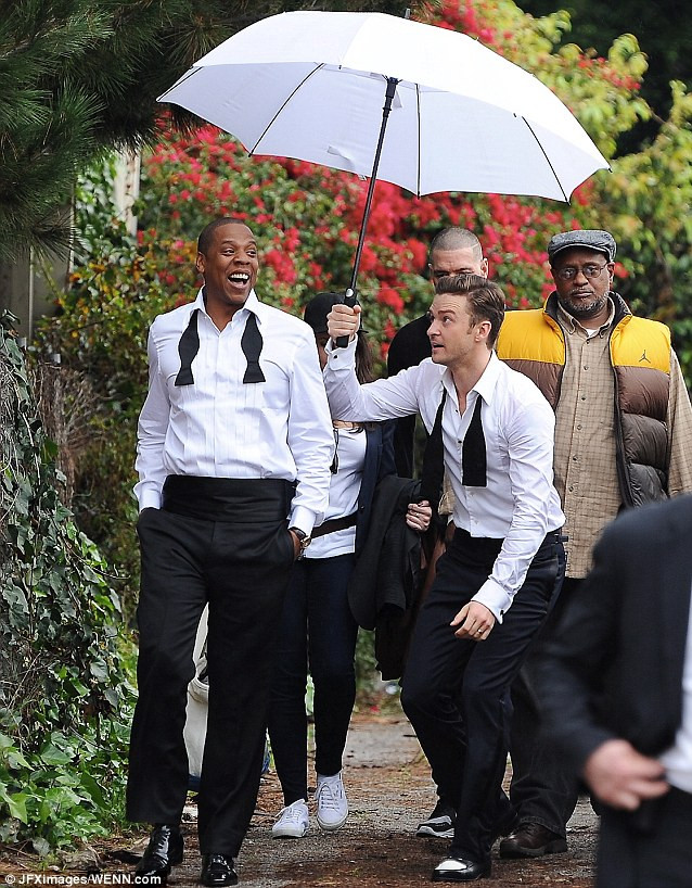 Justin Timberlake “vui vẻ” che mưa cho ông hoàng nhạc hip-hop Jay-Z ảnh 4