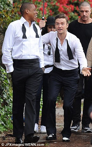 Justin Timberlake “vui vẻ” che mưa cho ông hoàng nhạc hip-hop Jay-Z ảnh 2