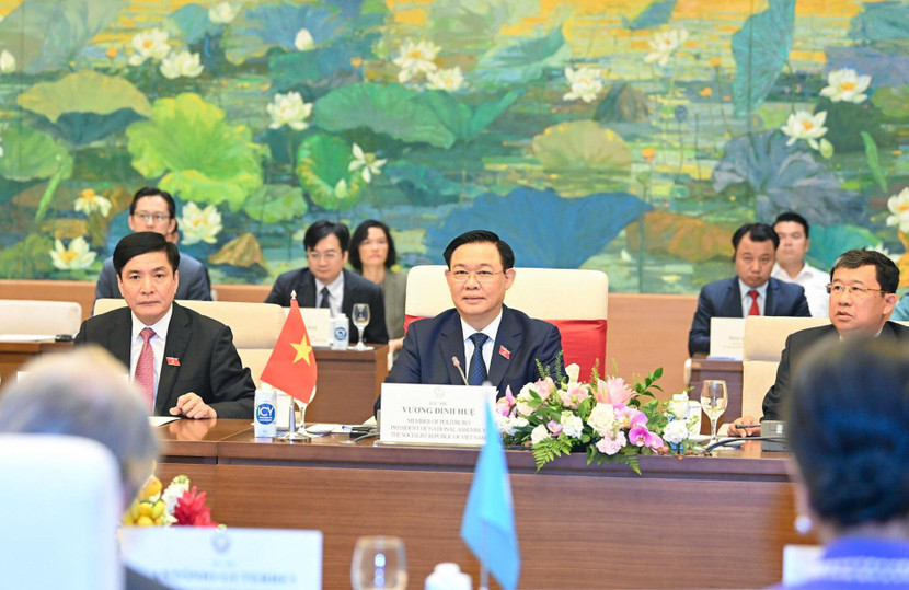 Chủ tịch Quốc hội Vương Đình Huệ phát biểu