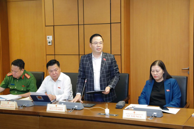 ĐBQH Trần Văn Khải phát biểu thảo luận tổ