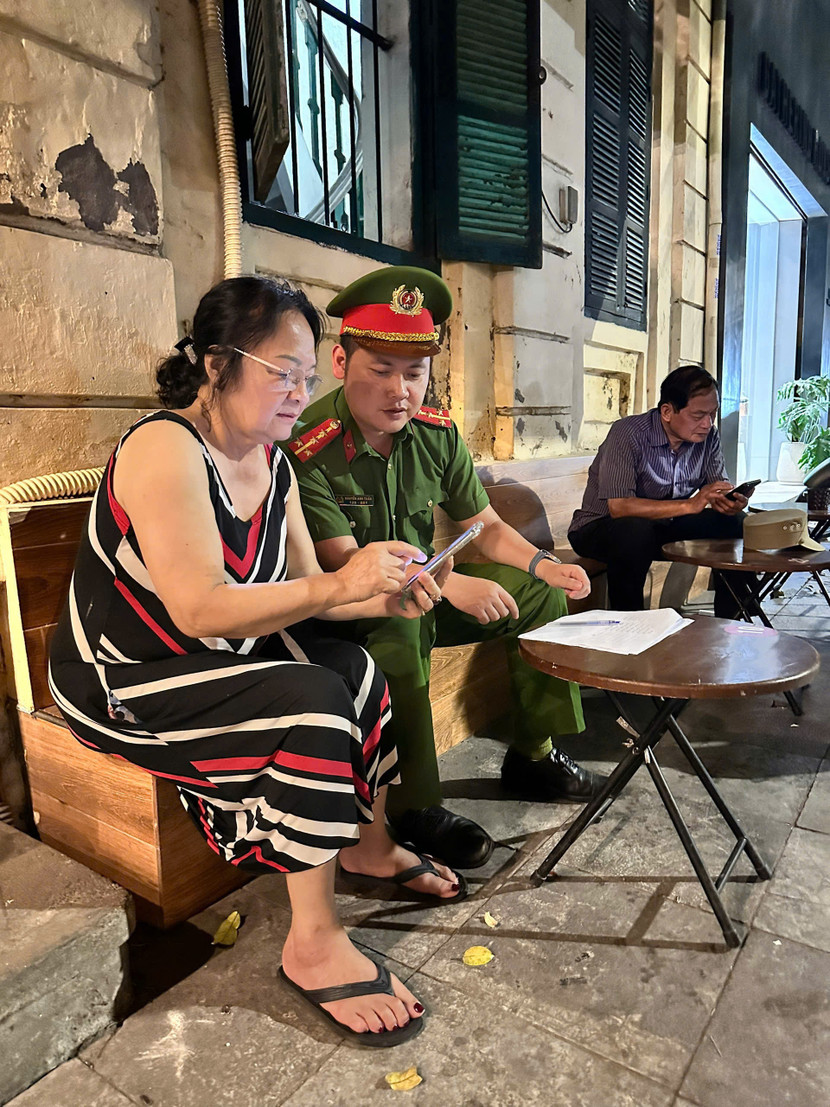 Cảnh sát khu vực &quot;đi từng ngõ, gõ từng nhà, rà từng nhân khẩu&quot; vận động người dân tham góp ý kiến sửa đổi, bổ sung Hiến pháp năm 2013