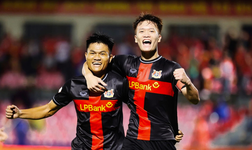 Hoàng Đức cùng đồng đội gây ấn tượng mạnh với hai chiến thắng đậm để dẫn đầu V-League 2025/26 sau hai vòng đầu tiên