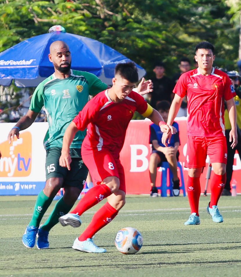 Các tuyển thủ quốc gia trình diễn, thi đấu cống hiến