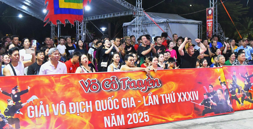 531 võ sỹ sôi nổi tranh tài, trước sự theo dõi, cổ vũ của đông đảo khán giả 531 võ sỹ sôi nổi tranh tài, trước sự theo dõi, cổ vũ của đông đảo khán giả