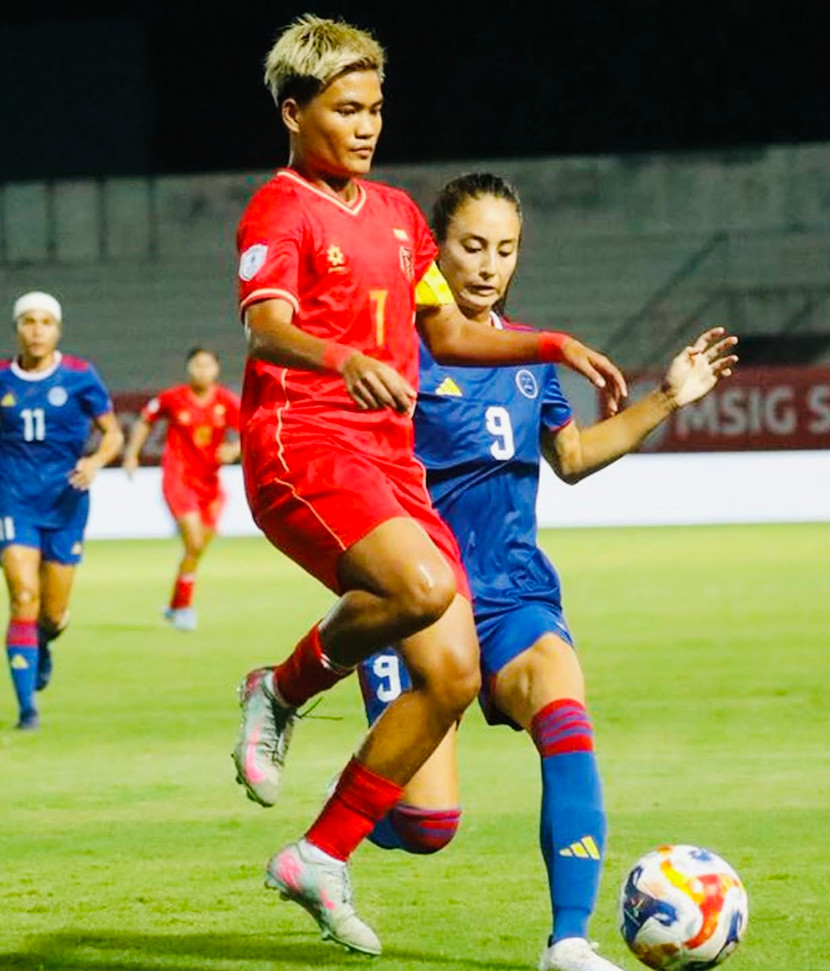 Myanmar (áo đỏ) xuất sắc loại đương kim vô địch Philippines Myanmar (áo đỏ) xuất sắc loại đương kim vô địch Philippines
