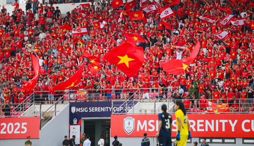 Gần 2 vạn khán giả có mặt trên sân Lạch Tray cổ vũ tuyển nữ Việt Nam