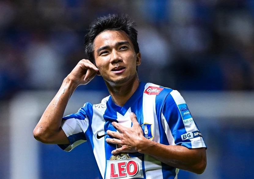 Chanathip ăn mừng kiểu "gọi điện thoại" Chanathip ăn mừng kiểu "gọi điện thoại"