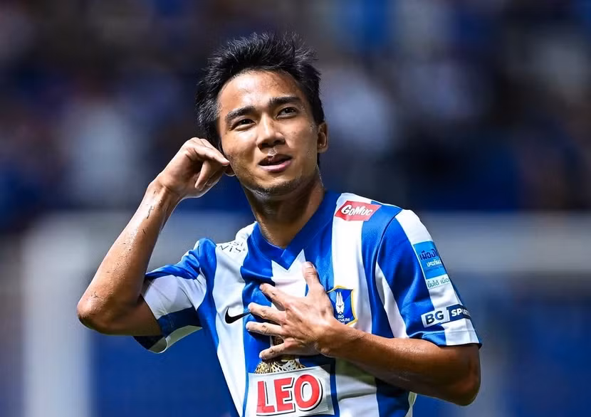 Chanathip ăn mừng kiểu "gọi điện thoại"