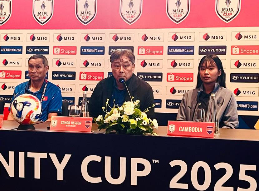 HLV Koji Gyotoku tại họp báo trước Giải bóng đá nữ vô địch Đông Nam Á 2025 HLV Koji Gyotoku tại họp báo trước Giải bóng đá nữ vô địch Đông Nam Á 2025