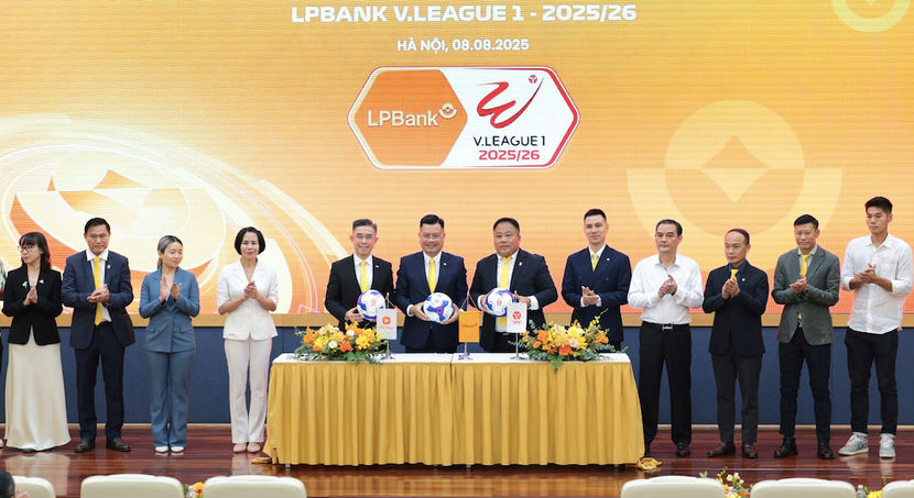 Đại diện các đơn vị tại lễ ký kết tài trợ V-League 2025/26