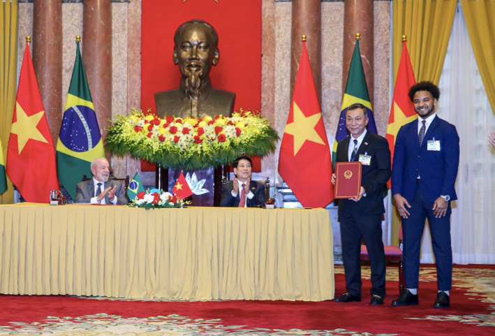 Xuân Son vinh dự diện kiến Tổng thống Brazil - Lula da Silva và Chủ tịch nước Lương Cường Xuân Son vinh dự diện kiến Tổng thống Brazil - Lula da Silva và Chủ tịch nước Lương Cường