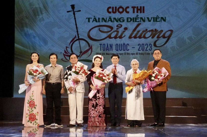 Hội đồng giám khảo cuộc thi. Hội đồng giám khảo cuộc thi.