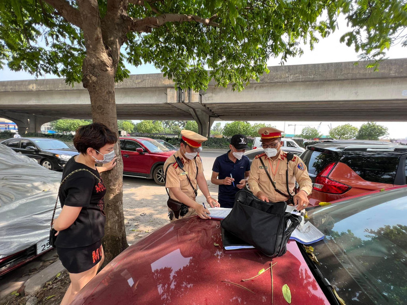 Dù bị xử lý vi phạm nhưng nhiều người dân chấp nhận, bởi họ cũng đang chờ đợi một giải pháp an sinh