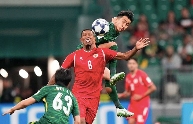 Hai cầu thủ Bắc Kinh Quốc An vất vả theo kèm Vitao (8) - cầu thủ mở tỉ số trận đấu