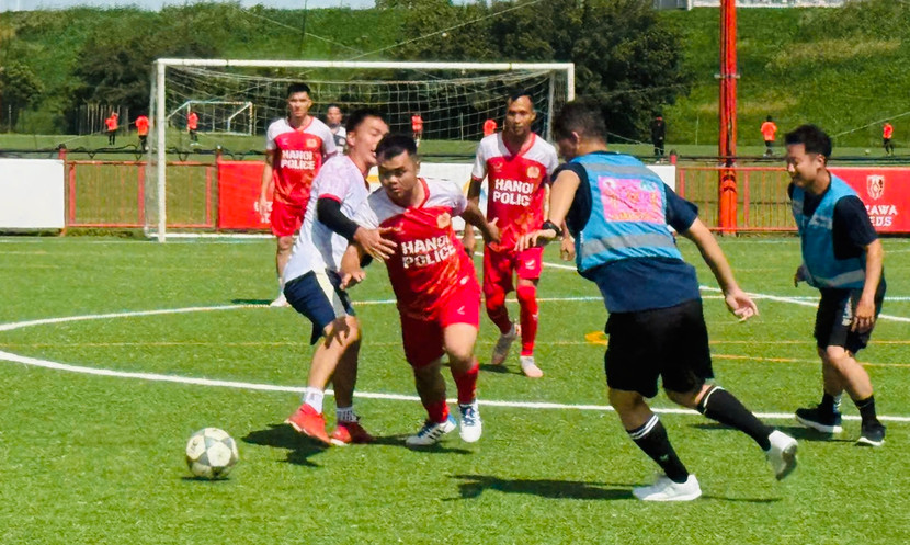 Cầu thủ hai đội thi đấu đầy cống hiến, tạo ra nhiều pha bóng đẹp mắt