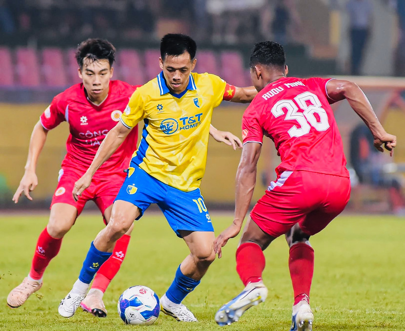 Hà Nội FC (giữa) liên tiếp thua derby trước Thể Công Viettel tại Cúp quốc gia và Công an Hà Nội ở V-League (Ảnh: Hanoi Football club)