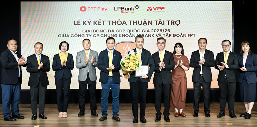 Đại diện ban tổ chức và nhà tài trợ Cúp Quốc gia 2025/26 tại lễ ký kết hợp tác ngày 9-9