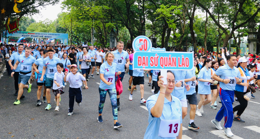 Các đại biểu, đại diện nhiều tổ chức, đoàn thể tham gia chạy hưởng ứng Các đại biểu, đại diện nhiều tổ chức, đoàn thể tham gia chạy hưởng ứng