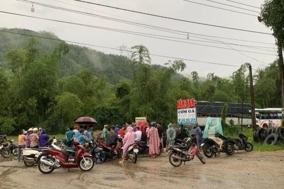 Nhiều người đau lòng chứng kiến vụ tai nạn xảy ra