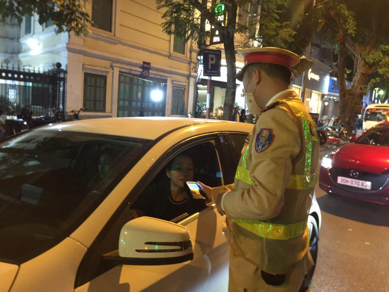 Công tác kiểm tra, xử lý vi phạm nồng độ cồn tiếp tục được thực hiện quyết liệt